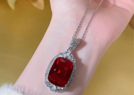Mặt Dây Chuyền Đá Ruby Màu Đỏ